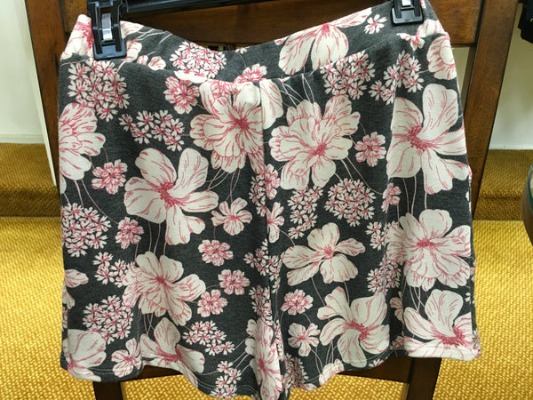 Charcoal floral print short