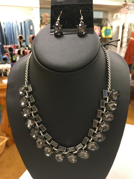 Black crystal oval necklace set