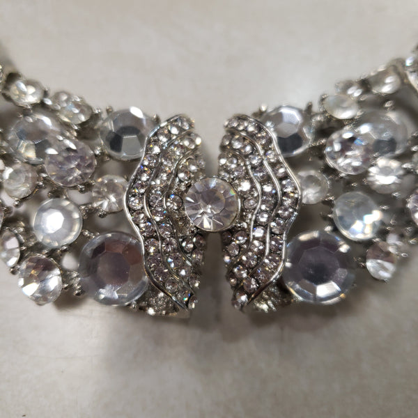Rhinestone wing design necklace set