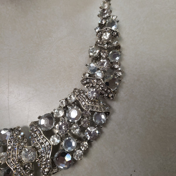 Rhinestone wing design necklace set