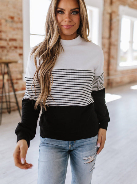 Black white Mock Neck Sleeve Top