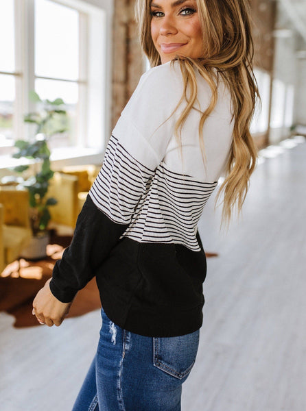 Black white Mock Neck Sleeve Top