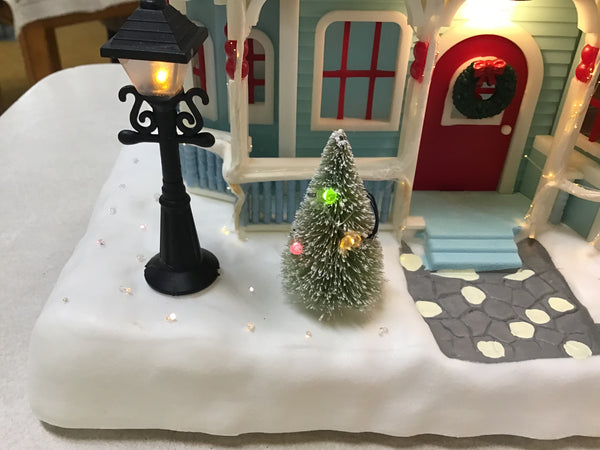 Avon Holiday Splendor Lighted Fiber Optic House 2002