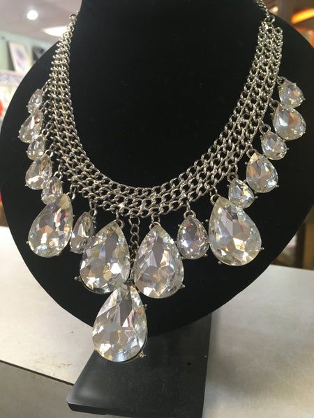 Rhinestone teardrop mesh necklace