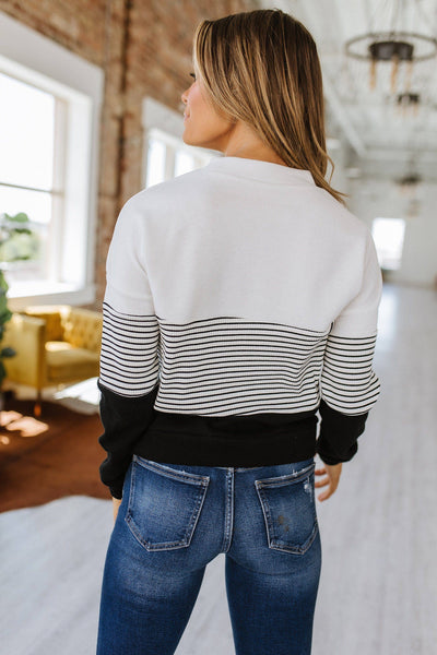 Black white Mock Neck Sleeve Top