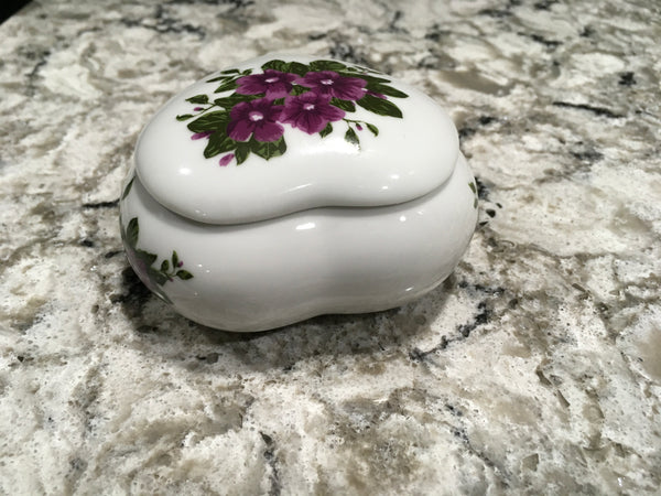 Avon Violets trinket box heart shaped 2012 pre owned