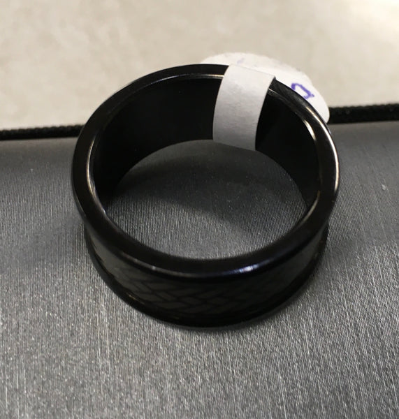 Tire thread design on black men’s ring size 10