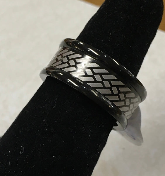 Tire thread design on black men’s ring size 10
