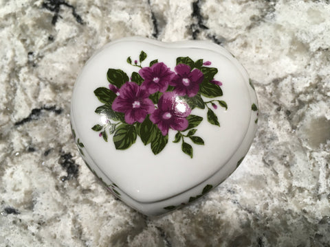 Avon Violets trinket box heart shaped 2012 pre owned