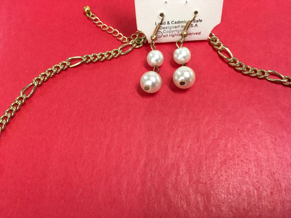 Pearl and rhinestone necklace set