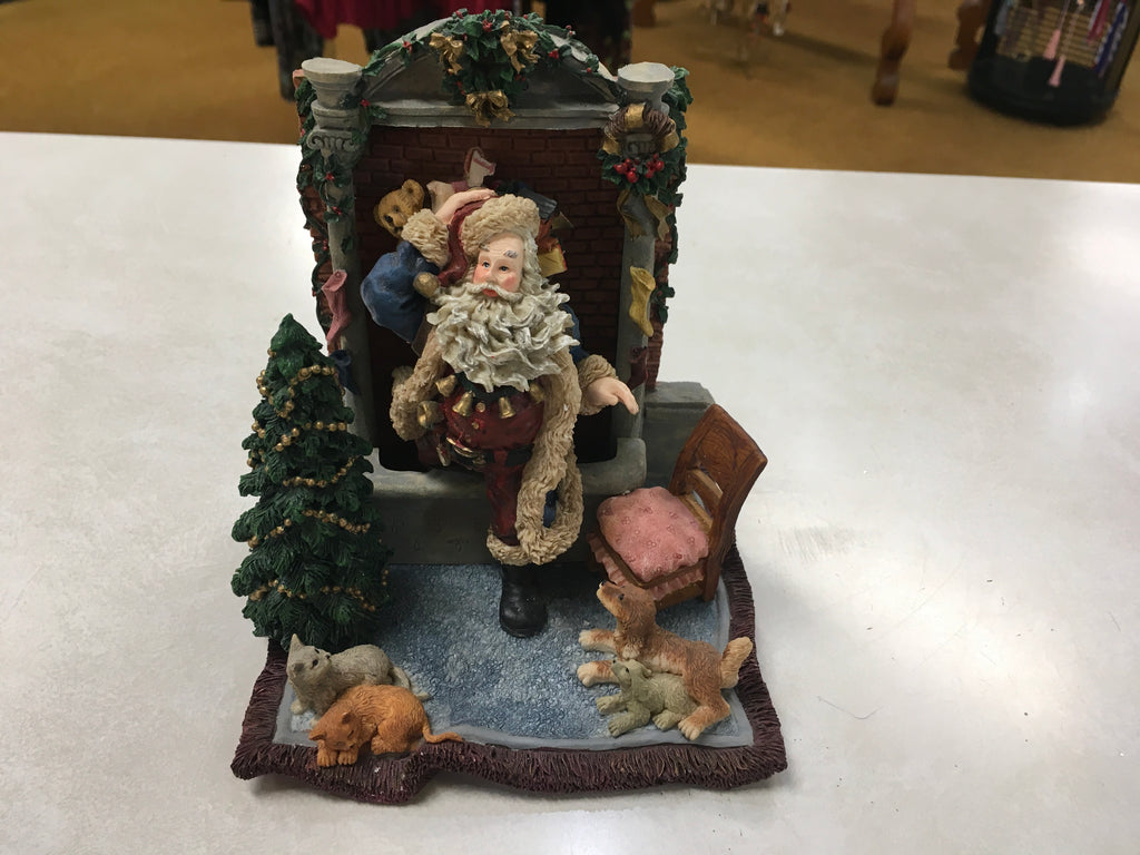 Santa fireplace with pets figurine preowned