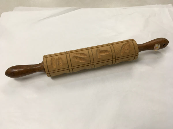 Vintage carved wooden rolling pin 16 shapes preowned
