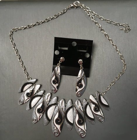 Black designer style necklace set