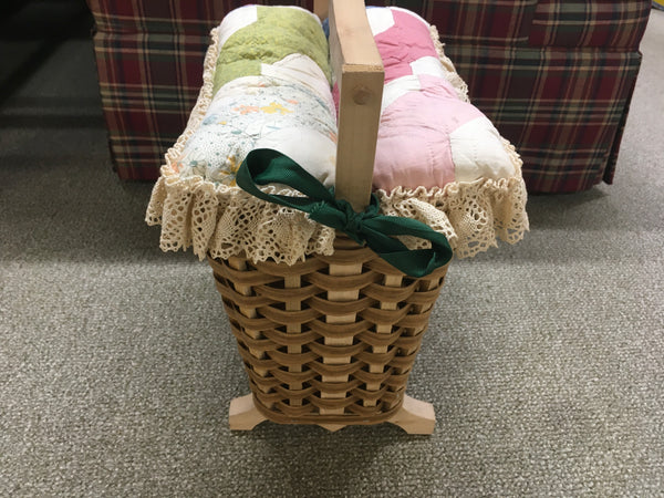 Wicker pillow top sewing basket preowned