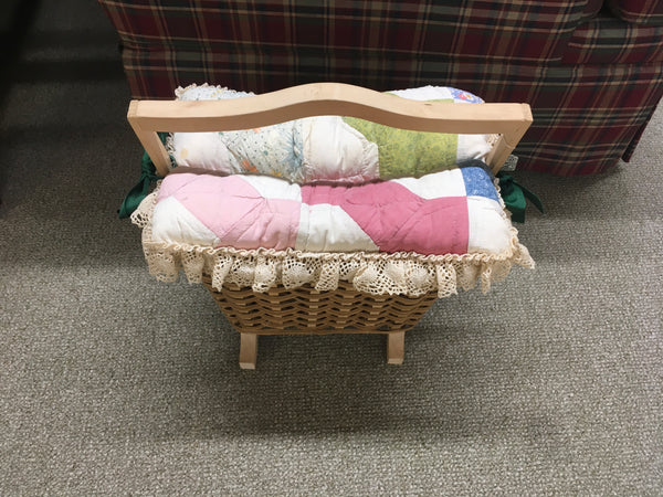 Wicker pillow top sewing basket preowned