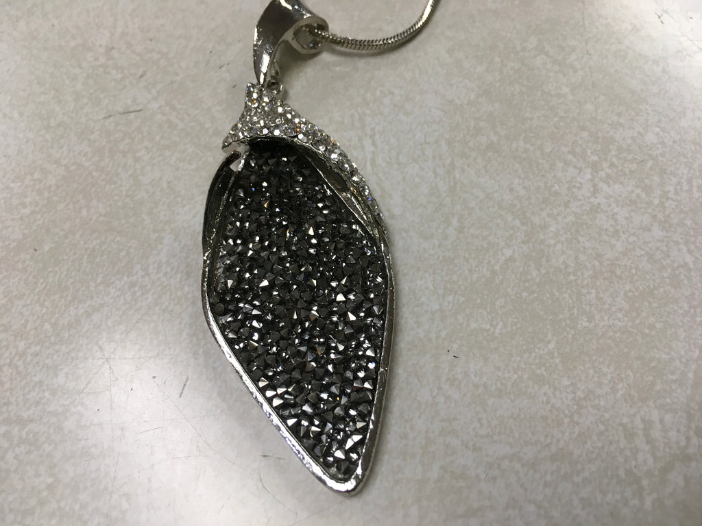 Black druzy rhinestone pendant necklace