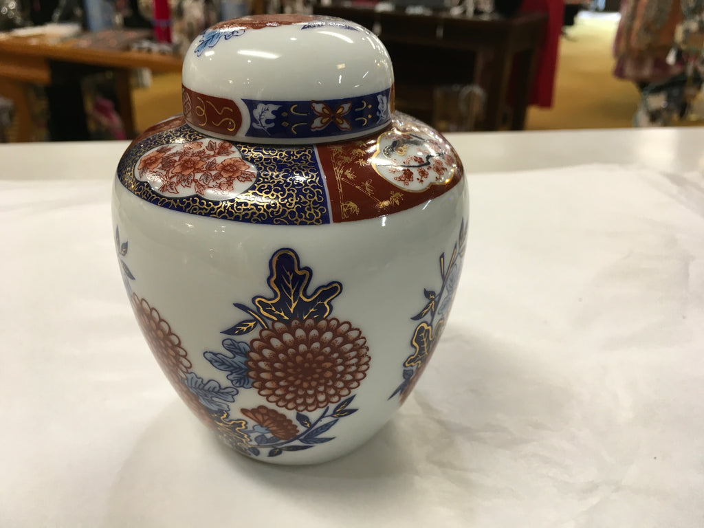 Vintage Imari Japanese rust blue ginger jar preowned