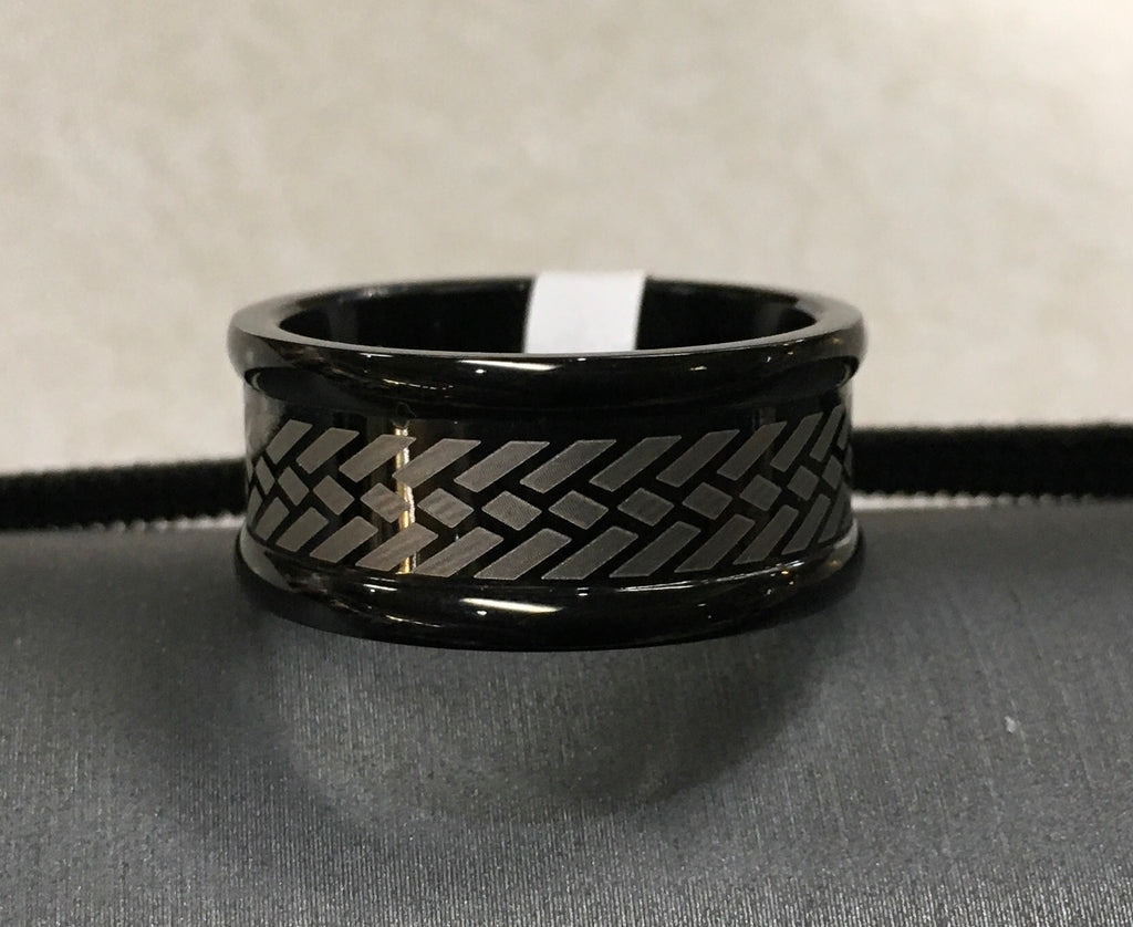 Tire thread design on black men’s ring size 10