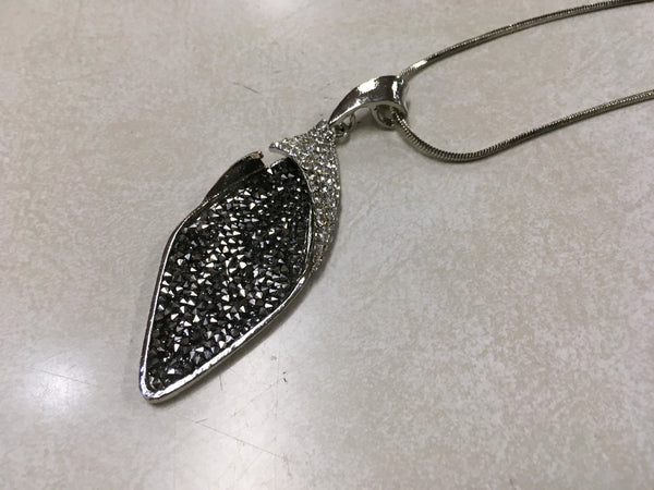Black druzy rhinestone pendant necklace