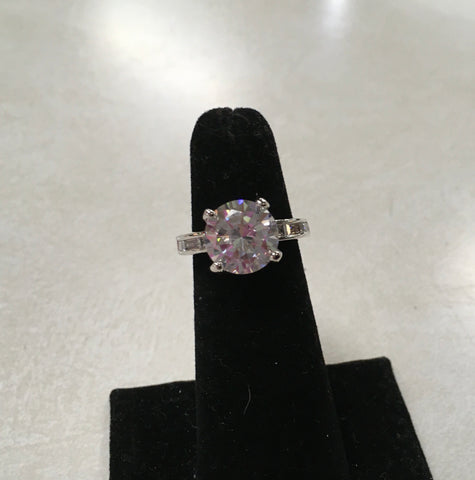Single solitaire fashion ring