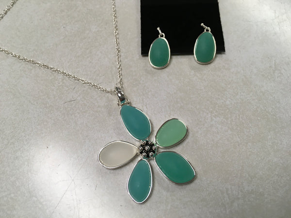 Green jade white flower necklace set