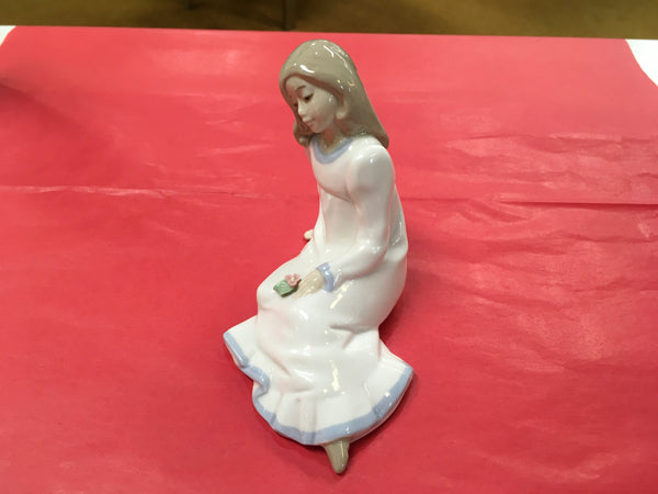 Enrique Nadal Porcelain Figurine Girl In appreciation 1988 Vintage