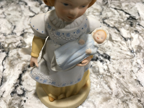 Collector Avon 1981 A Mothers Love porcelain figurine Vintage