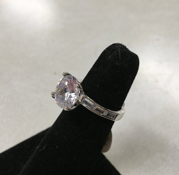 Single solitaire fashion ring