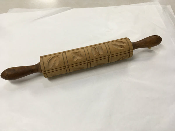 Vintage carved wooden rolling pin 16 shapes preowned