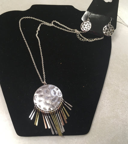 Tri color fringe hammered pendant necklace with earrings