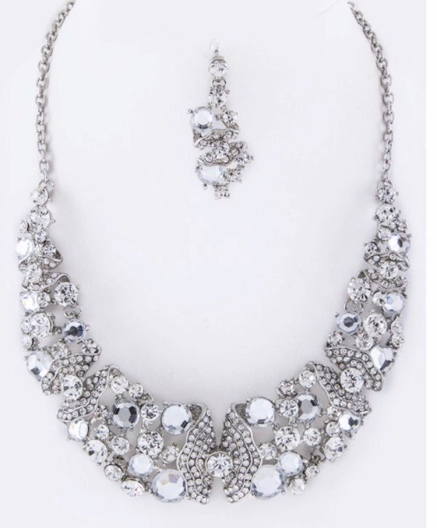 Silver rhinestone wing design necklace set