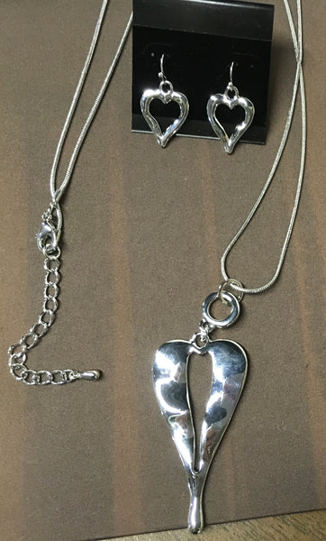 Silver heart necklace set