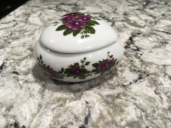 Avon Violets trinket box heart shaped 2012 pre owned