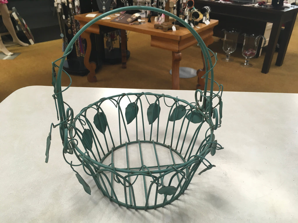 Metal wired ivy vine basket pre owned